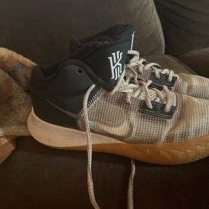 Kyries FlyTrap 4 (used)